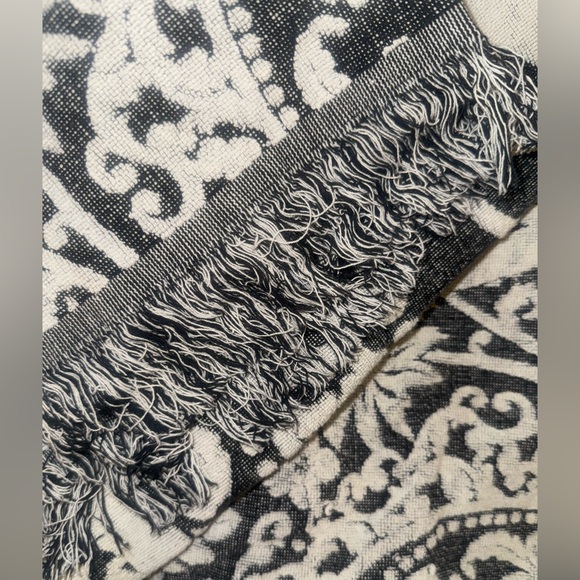 SPELL GYPSY Jacquard Large Beach Towel Black and White Fringe detail - Picture 7 of 8
